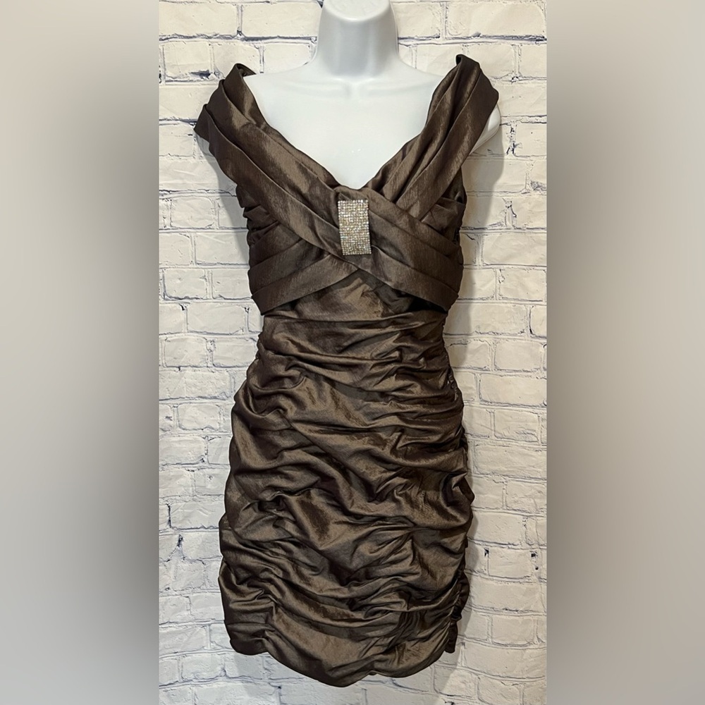 Davids Bridal Women"s BodyCon Off Shoulder Gray Rouched Jeweled Dress Size 6